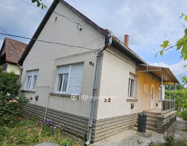 Eladó családi ház, Jászberényben 44.2 M Ft, 2+1 szobás