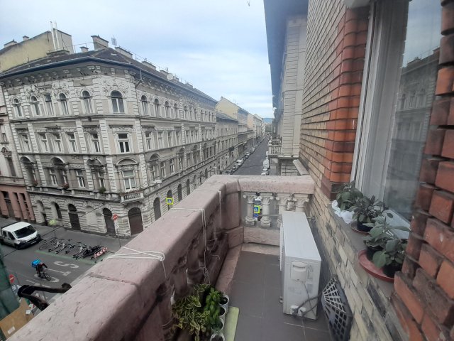 Eladó téglalakás, Budapesten, VI. kerületben 120 M Ft