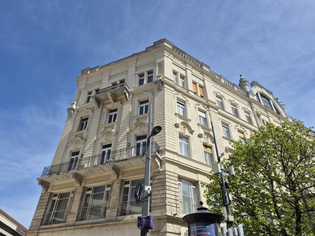 Eladó téglalakás, Budapesten, V. kerületben 68.5 M Ft, 1 szobás