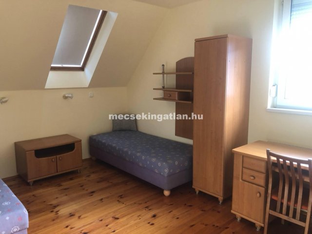 Kiadó téglalakás, albérlet, Pécsett, Atléta utcában, 1 szobás