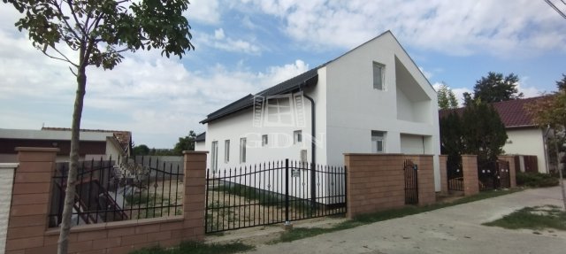 Eladó ikerház, Gödöllőn 99.9 M Ft, 5 szobás