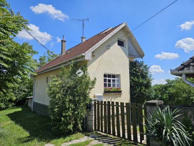 Eladó családi ház, Sóskúton 118.9 M Ft, 3+2 szobás