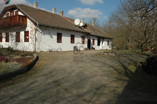 Eladó családi ház, Mikebudán 129 M Ft, 8 szobás