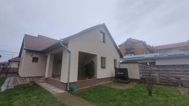Eladó családi ház, Dombóváron 59.9 M Ft, 4 szobás
