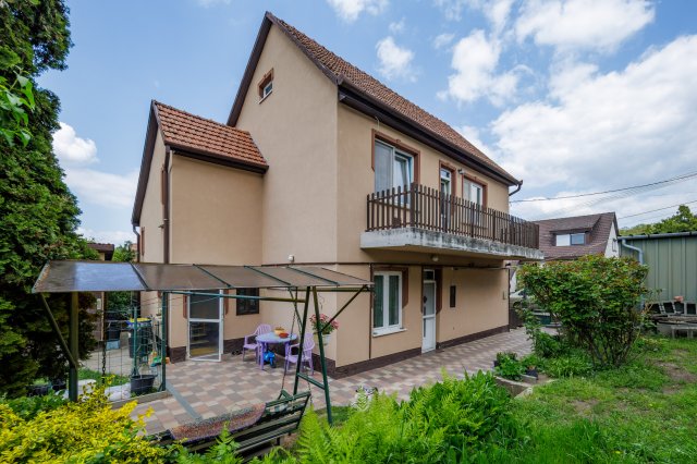 Eladó családi ház, Pécelen 82 M Ft, 5 szobás