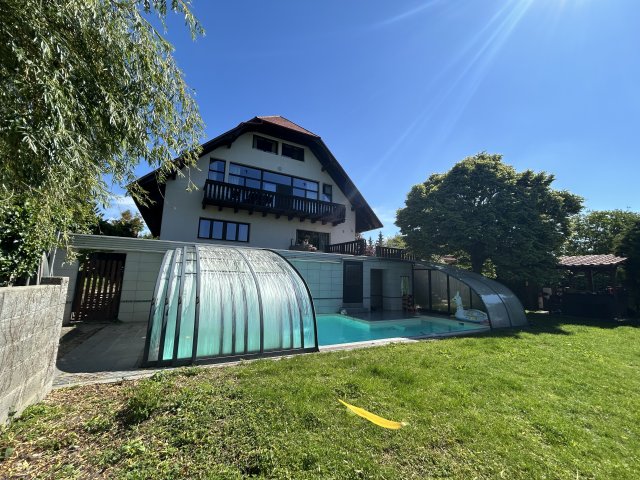 Eladó családi ház, Pilisszentivánon 398 M Ft, 9 szobás