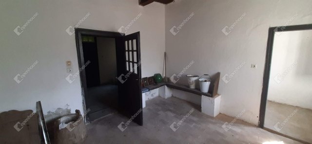 Eladó családi ház, Ortaházán 4.8 M Ft, 2 szobás