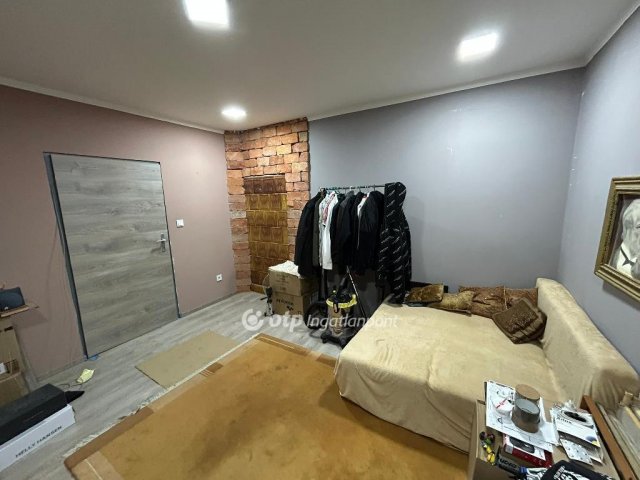 Eladó családi ház, Nyíregyházán 23.5 M Ft, 2 szobás