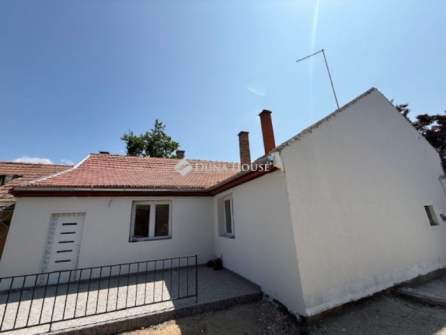Eladó családi ház, Cegléden 53 M Ft, 3 szobás