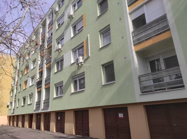Eladó panellakás, Szegeden, Juharfás utcában 34.5 M Ft, 3 szobás