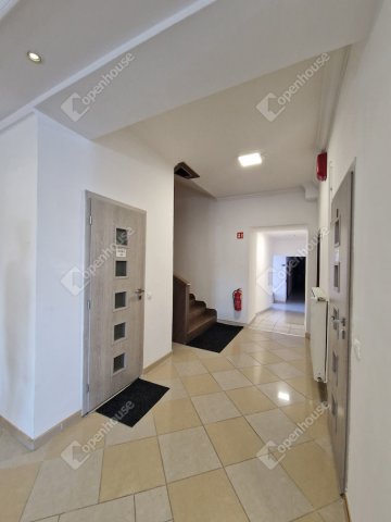 Eladó hotel, Komáromban 808 M Ft, 28 szobás