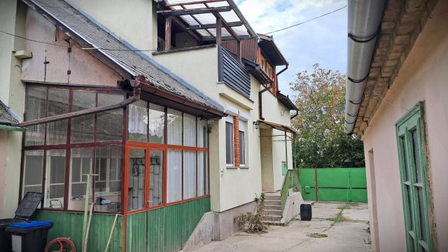 Eladó ikerház, Madocsán 68 M Ft, 7+1 szobás