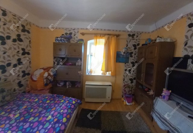 Eladó családi ház, Nagykörűn 9.99 M Ft, 2 szobás