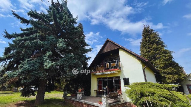 Eladó családi ház, Ábrahámhegyen 85.5 M Ft, 1+2 szobás