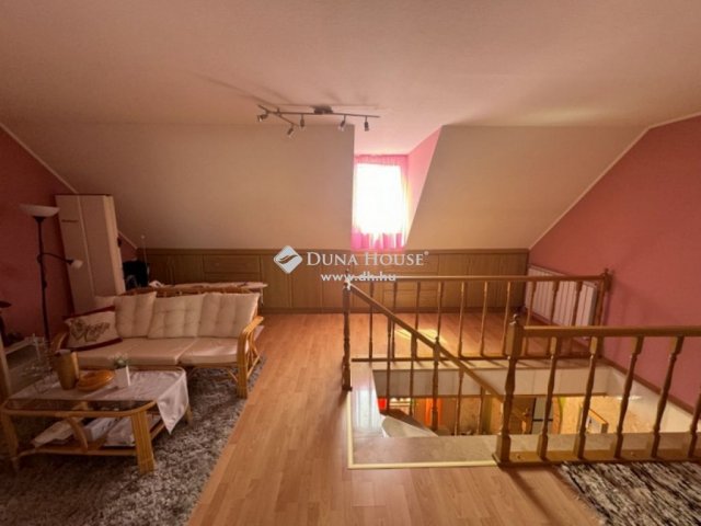 Eladó családi ház, Békésen 95 M Ft, 5 szobás