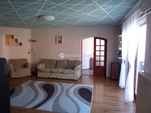 Eladó családi ház, Pécsett 85 M Ft, 4 szobás
