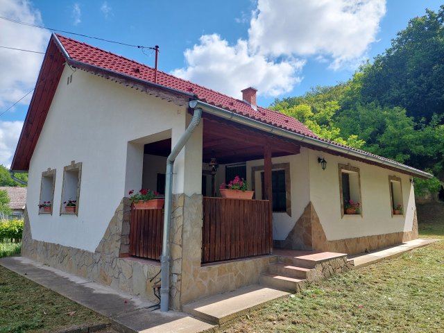 Eladó családi ház, Ozorán 80 M Ft, 3 szobás