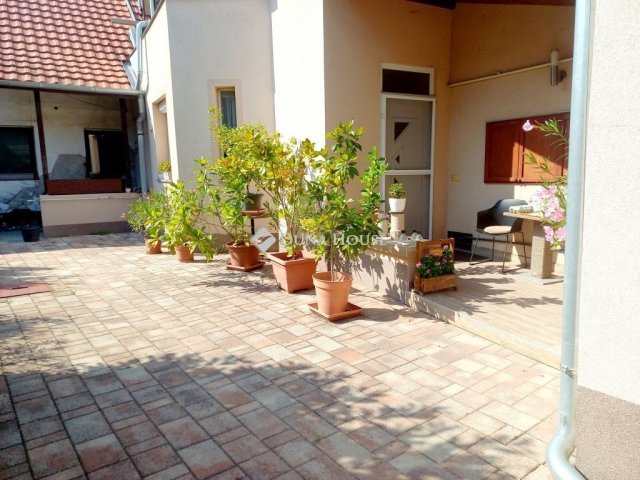 Eladó ikerház, Kecskeméten 70 M Ft, 4 szobás