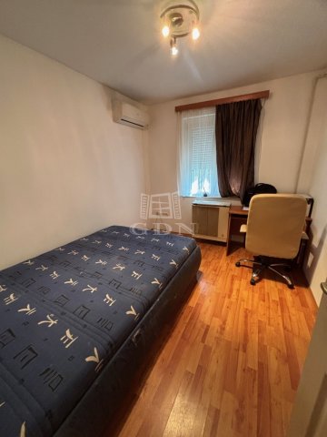 Eladó családi ház, Komáromban 50 M Ft, 3 szobás