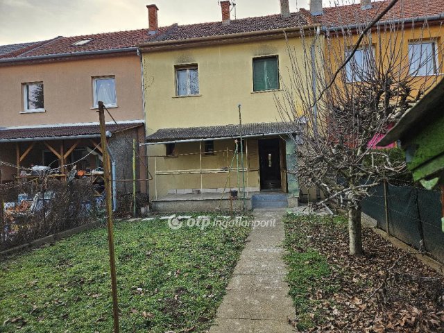 Eladó sorház, Szolnokon 29.99 M Ft, 3 szobás