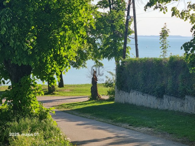 Eladó családi ház, Balatonakarattyán 160 M Ft, 3 szobás