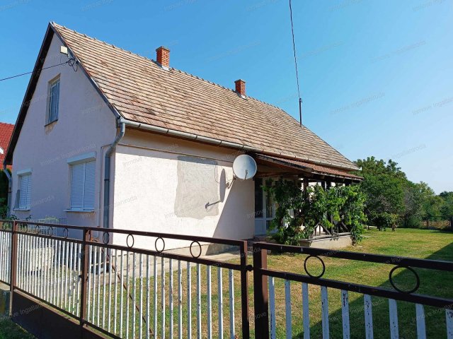 Eladó családi ház, Buzsákon 48 M Ft, 4 szobás