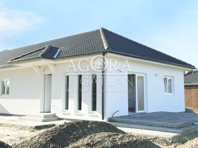 Eladó családi ház, Balatonkeresztúron 69.9 M Ft, 3 szobás