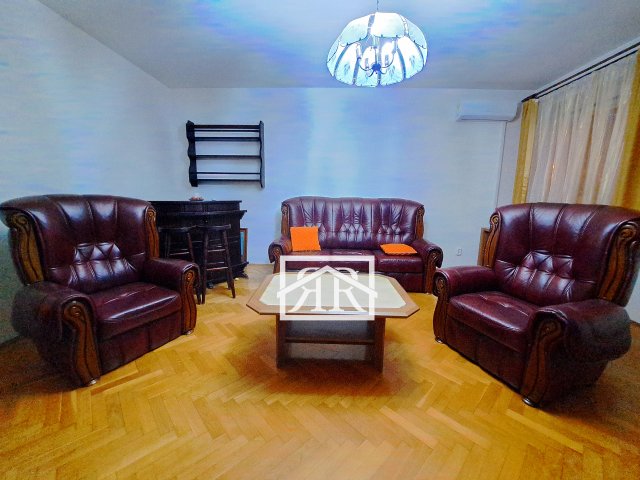 Kiadó téglalakás, albérlet, Szegeden 200 E Ft / hó, 3 szobás