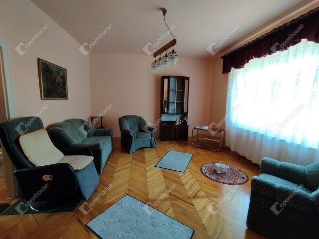 Eladó téglalakás, Győrött 58 M Ft, 3 szobás