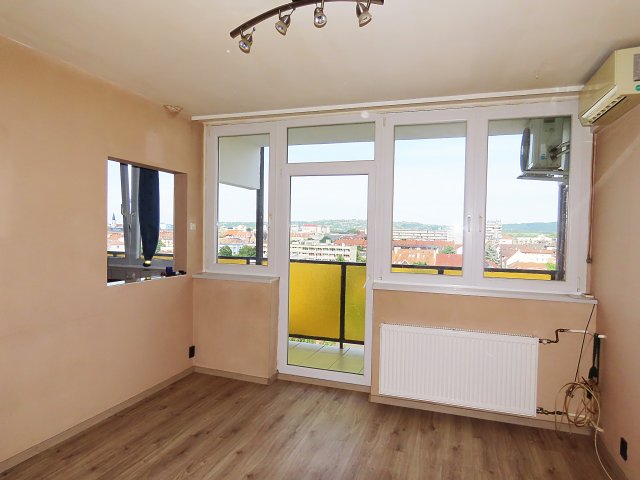 Eladó panellakás, Zalaegerszegen 31.9 M Ft, 2+1 szobás
