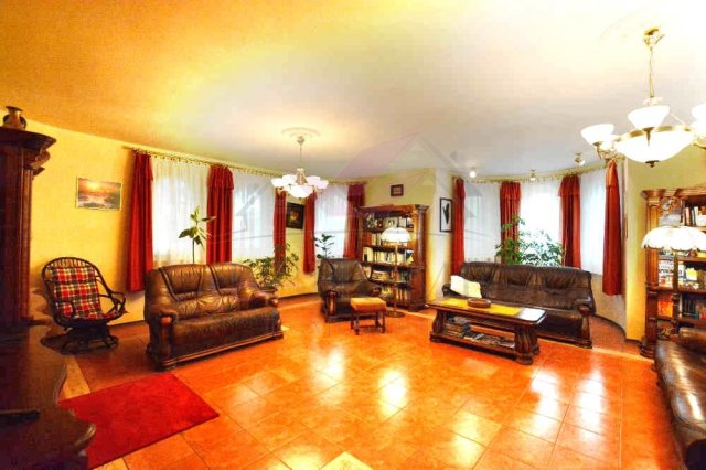 Eladó családi ház, Debrecenben 590 M Ft, 8 szobás