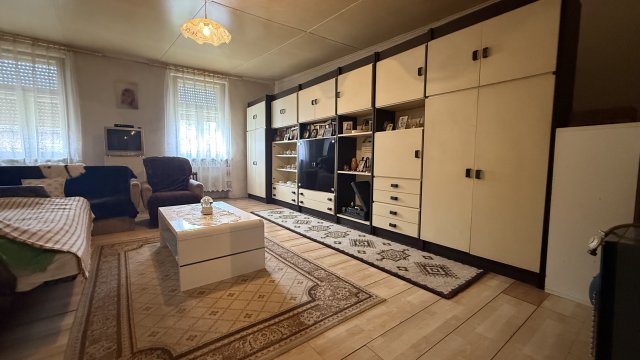 Eladó családi ház, Csényén 21.9 M Ft, 3 szobás