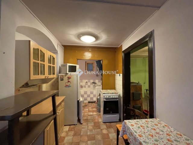 Eladó ikerház, Lábatlanon 14.9 M Ft, 1 szobás