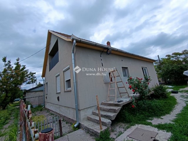 Eladó családi ház, Újszászon 30 M Ft, 5 szobás