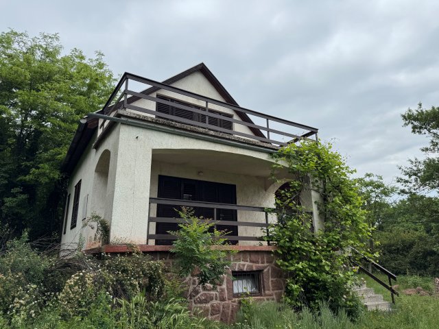 Eladó nyaraló, Balatonalmádiban, Batthyány utcában 124.9 M Ft
