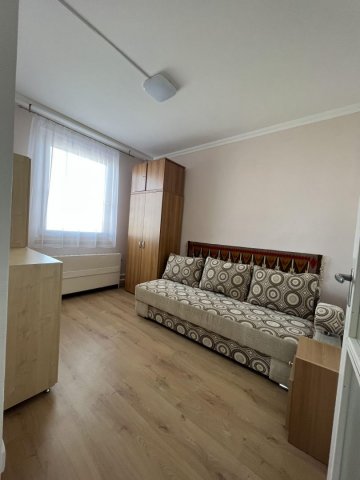 Kiadó panellakás, albérlet, Debrecenben 200 E Ft / hó, 3 szobás