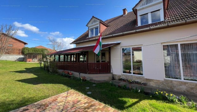 Eladó családi ház, Egerben 115 M Ft, 6+1 szobás
