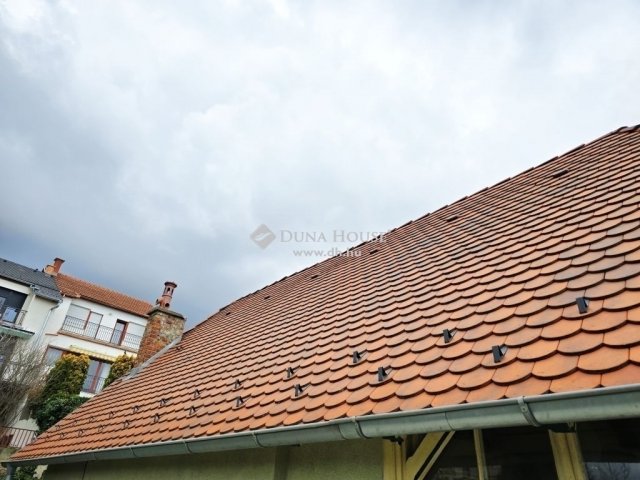 Eladó családi ház, Pécsett 145 M Ft, 5 szobás