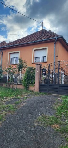 Eladó családi ház, Vácegresen 75 M Ft, 5 szobás