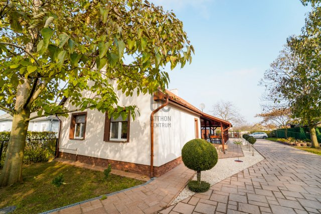 Eladó családi ház, Balmazújvárosban 73.9 M Ft, 3 szobás