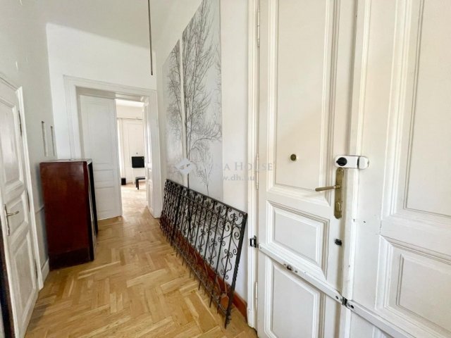Eladó téglalakás, Budapesten, VI. kerületben 105.04 M Ft