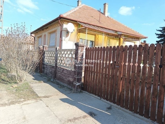 Eladó családi ház, Tápiószecsőn 55 M Ft, 7 szobás