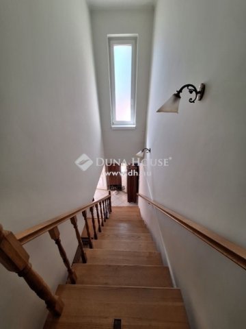 Eladó családi ház, Pécsett 120 M Ft, 3 szobás