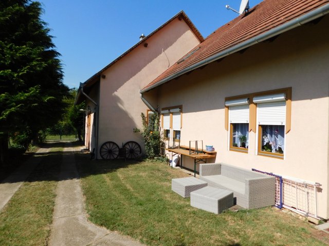 Eladó családi ház, Kehidakustányban 74.9 M Ft, 8 szobás
