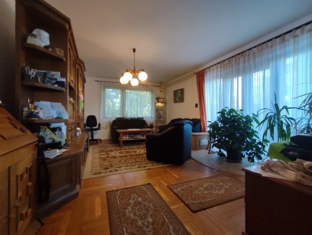 Eladó családi ház, Dunaújvárosban 68 M Ft, 8+1 szobás