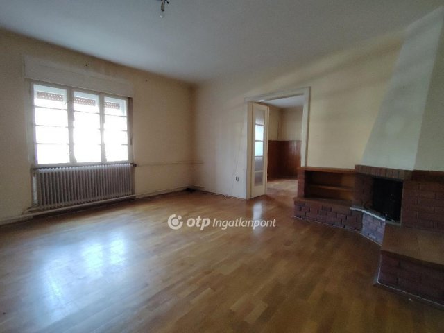 Eladó családi ház, Pécsett 55 M Ft, 4 szobás
