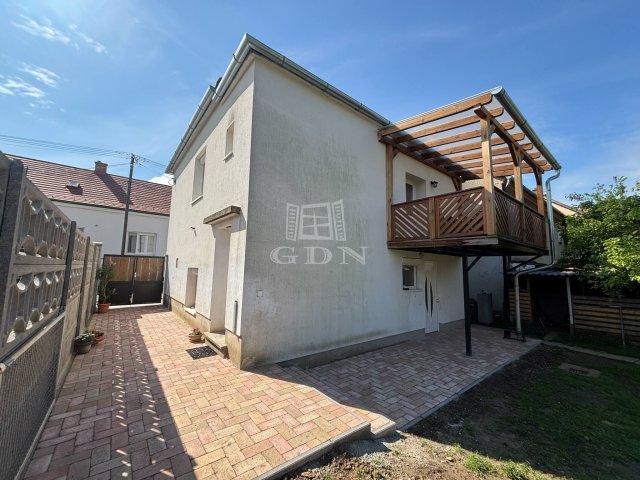 Eladó családi ház, Szombathelyen 95 M Ft, 4 szobás