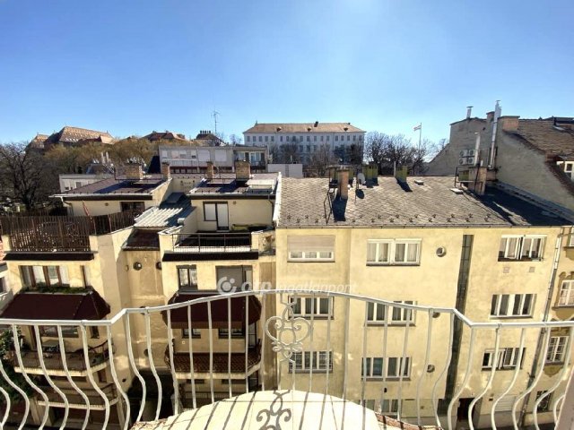 Eladó téglalakás, Budapesten, I. kerületben 180 M Ft, 2+1 szobás