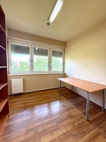Eladó téglalakás, Siófokon 88.5 M Ft, 6 szobás