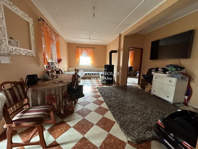 Eladó családi ház, Sárbogárdon 23.5 M Ft, 4 szobás
